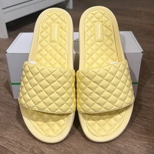 APL Women’s Lusso Leather Slides, Size 10 Lemon Zest Yellow NEW